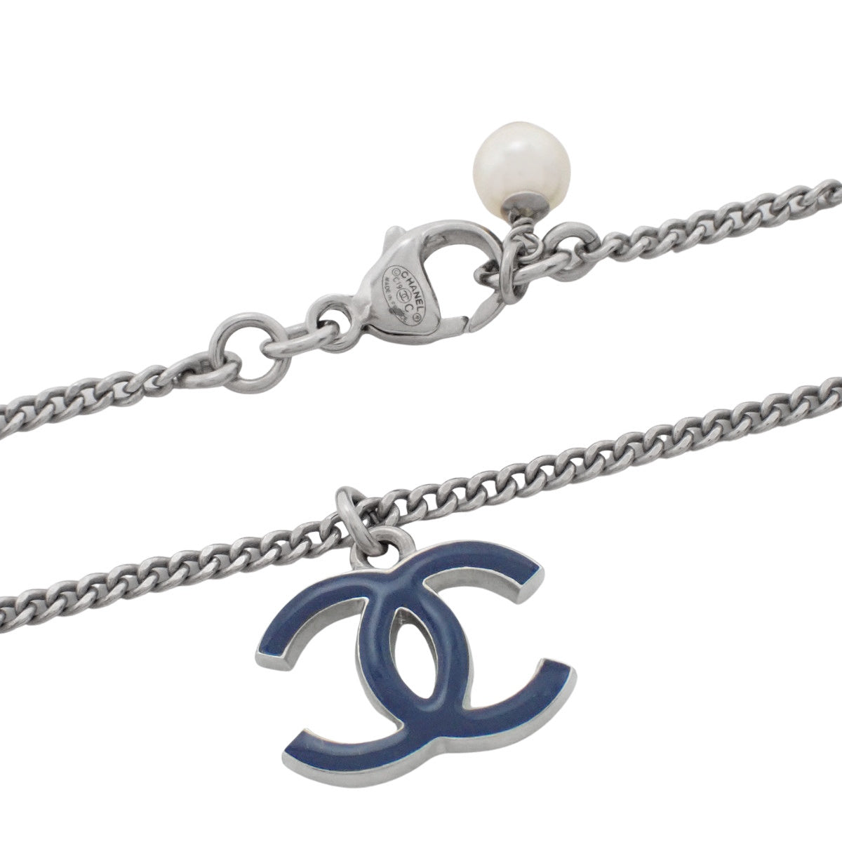 香奈儿标志项链,金属材质,仿珍珠。
