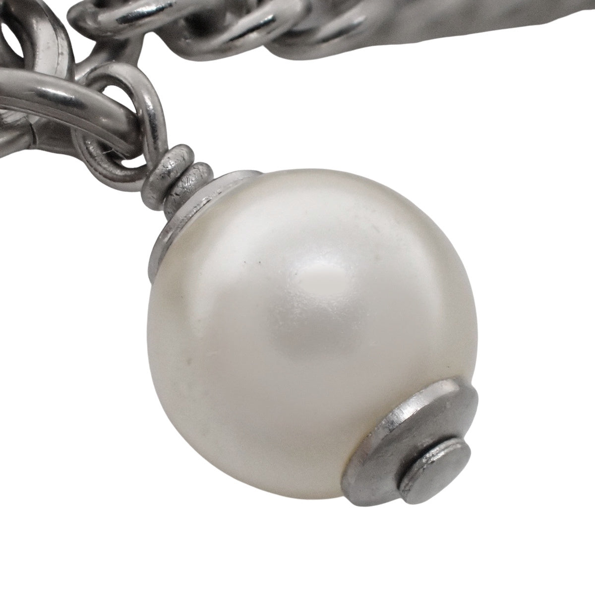 香奈儿标志项链,金属材质,仿珍珠。