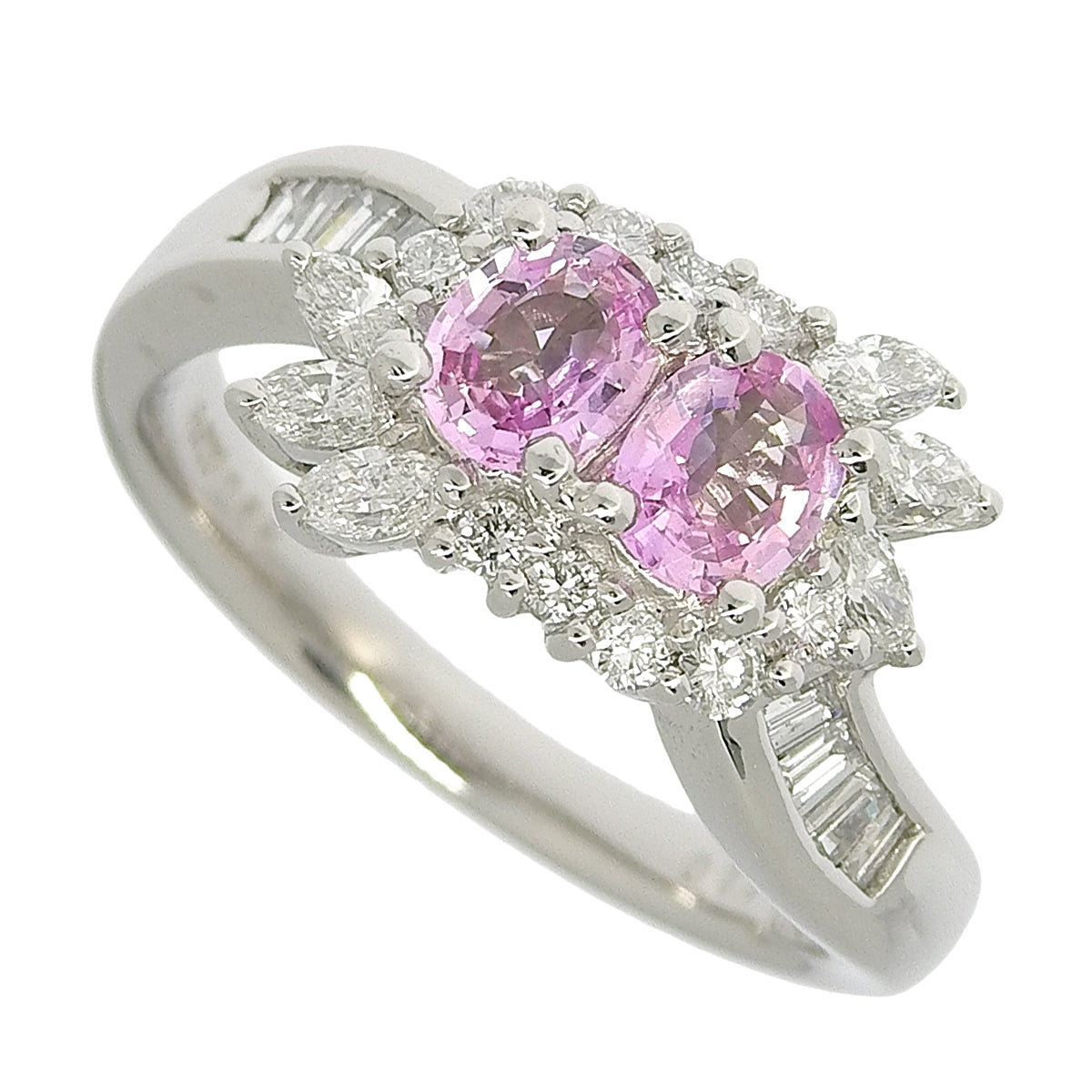 铂金(Pt900)镶嵌粉色蓝宝石和钻石戒指