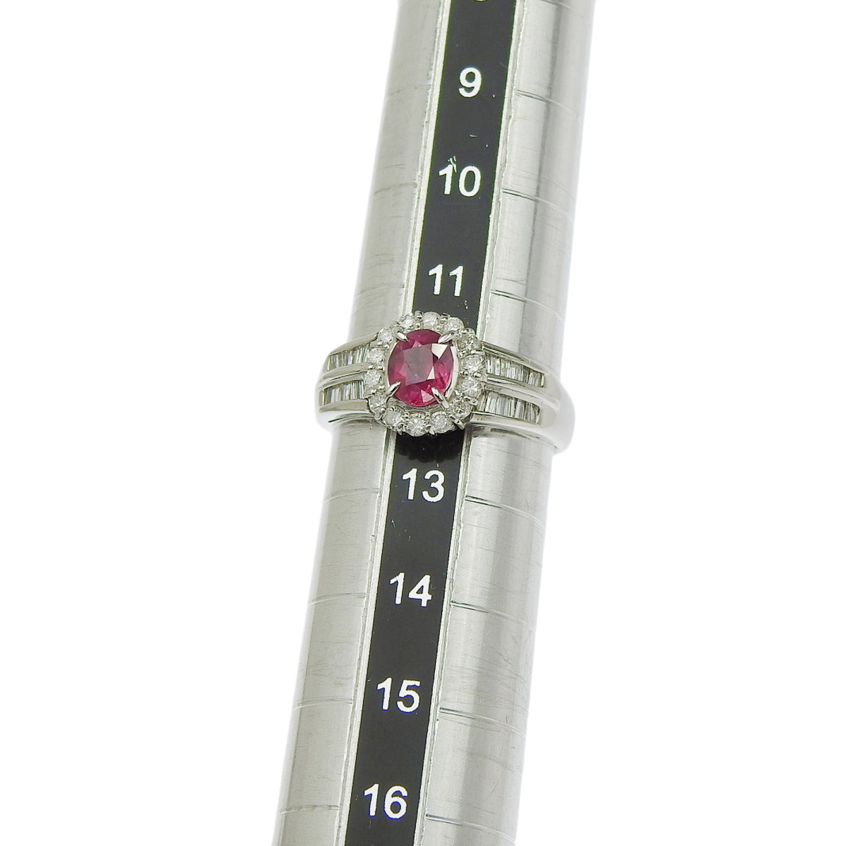 Ruby and diamond ring in platinum Pt900