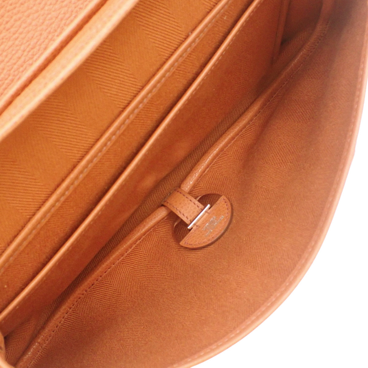 萨克科洛拉多PM,Vache Liegee皮革,Toile Officier帆布,钯金五金件,Potiron色,银色五金件,□I刻印。