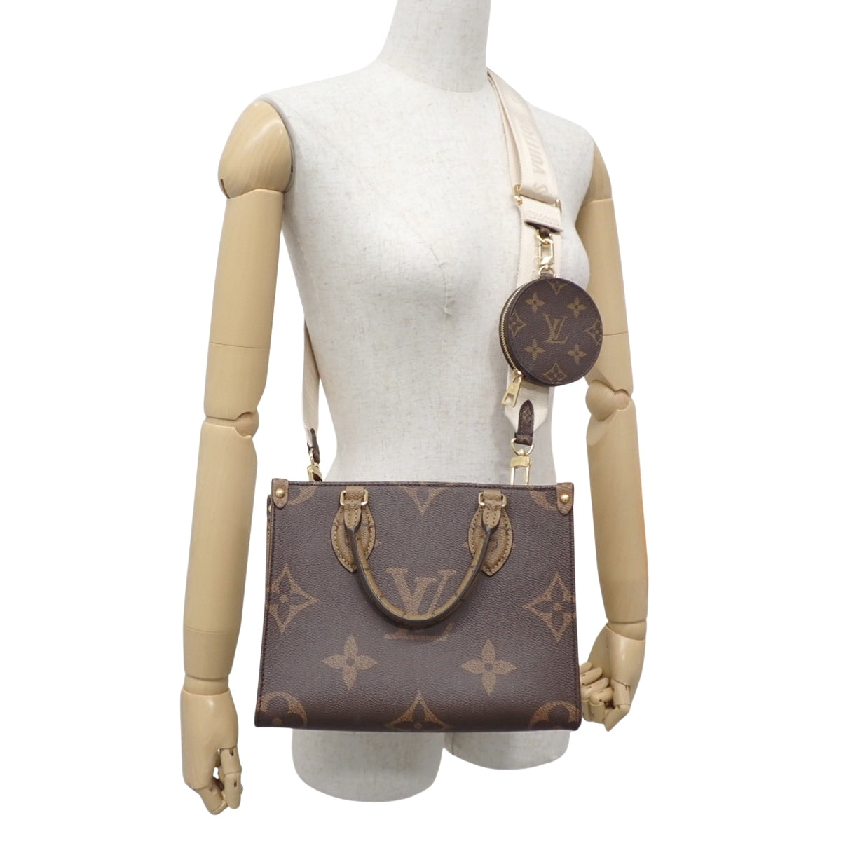 Monogram Giant Reverse On The Go PM, Brown Camel, M46373
