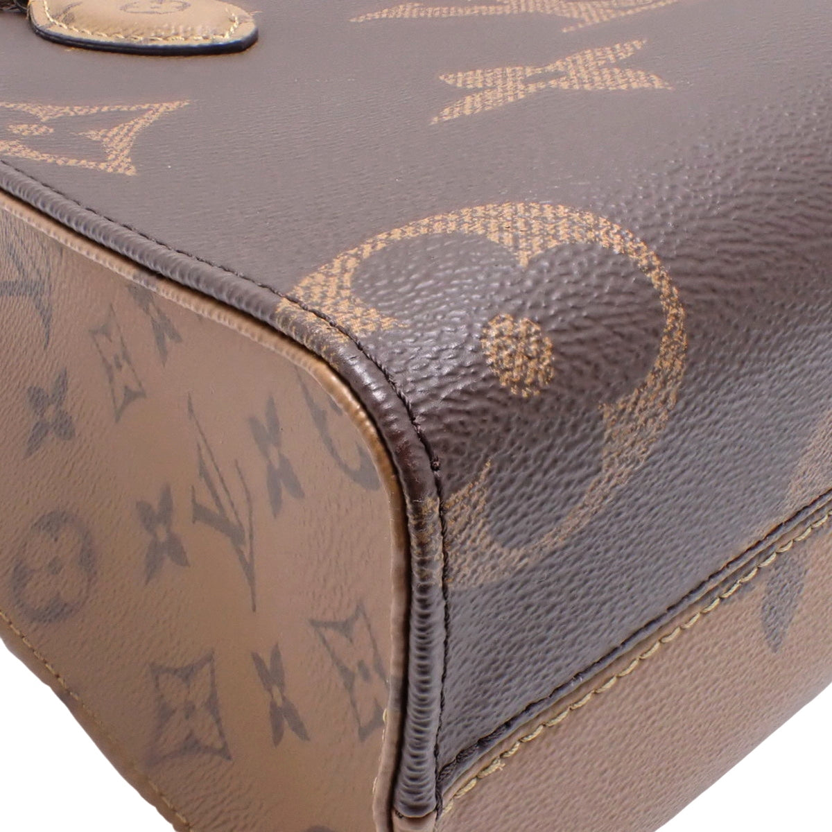 Monogram Giant Reverse On-the-Go PM 棕色驼色 M46373