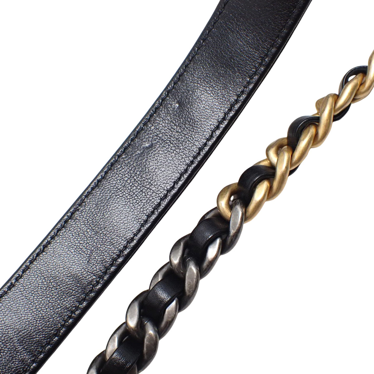 Matelasse Chanel 19 Leather Black Shoulder Bag/Crossbody Bag with Chain Strap