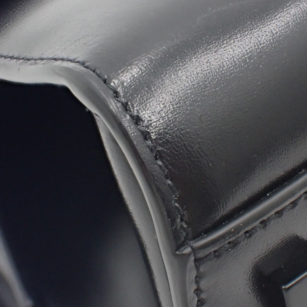 Uptown 小号小牛皮黑色 561203