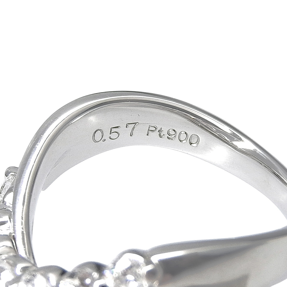 钻石戒指,D0.57,铂金Pt900材质,8.0克,哑光表面