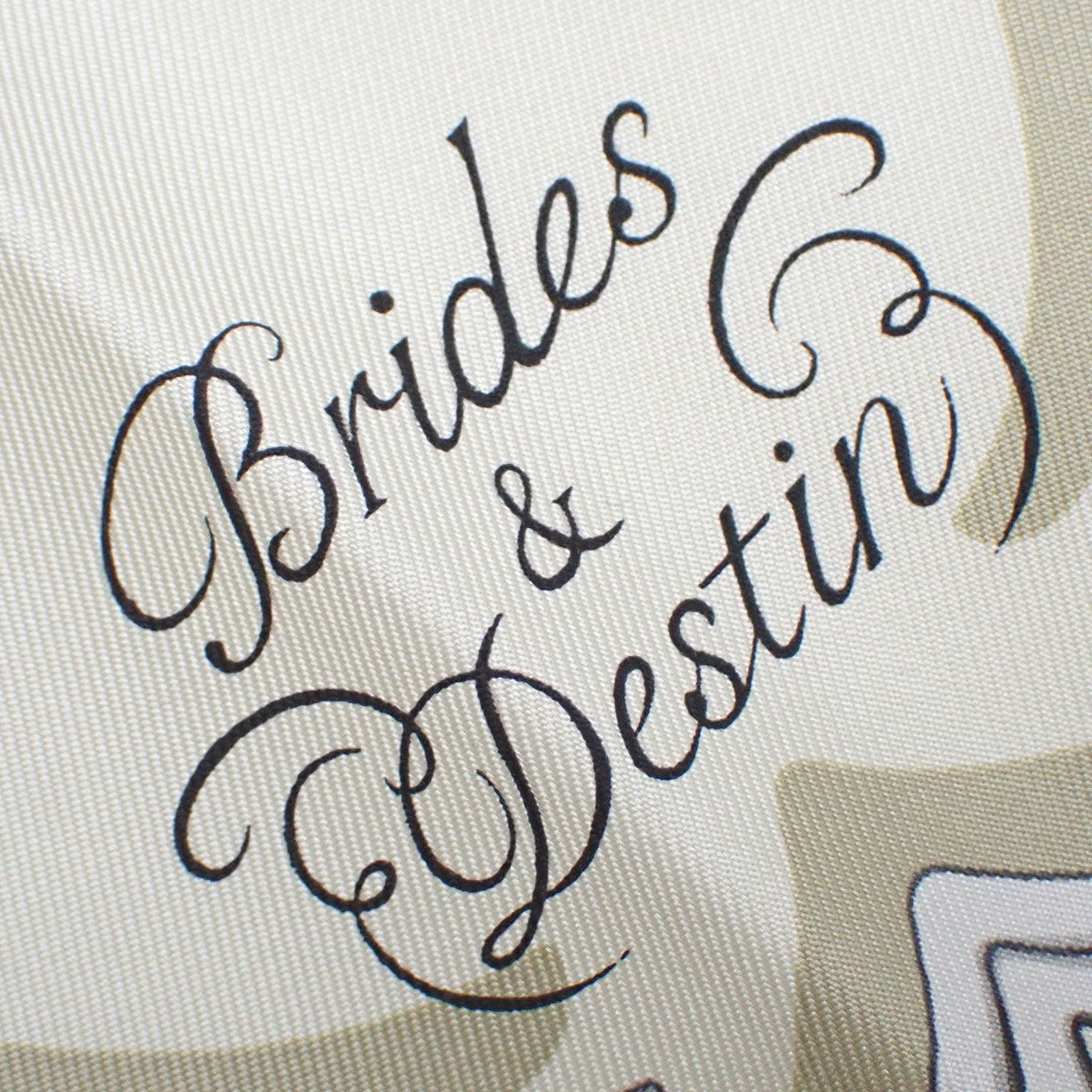 Brides et Destin (新娘与命运) 90cm方巾,丝绸材质,颜色:灰绿色/卡其色/珊瑚色