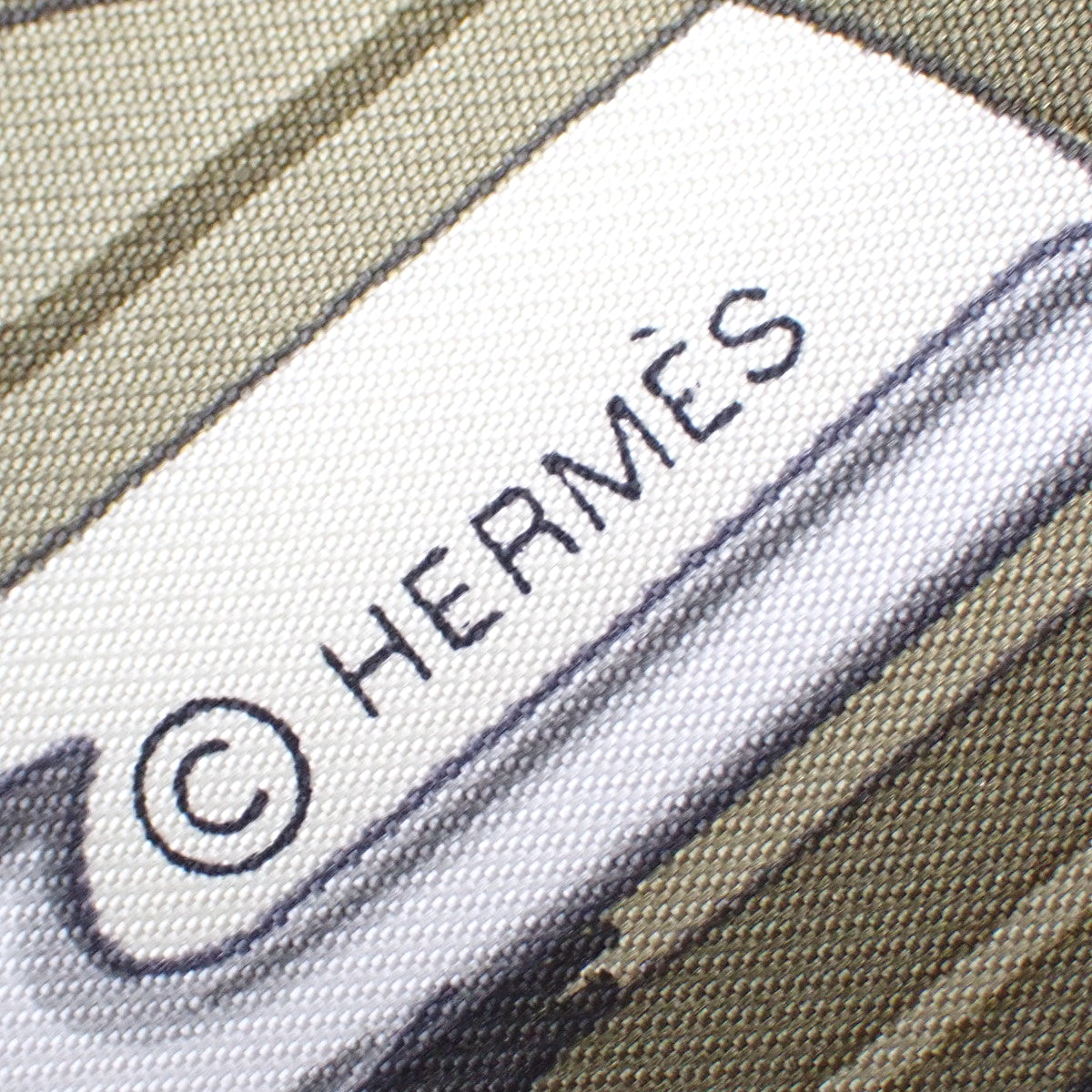 Brides et Destin (新娘与命运) 90cm方巾,丝绸材质,颜色:灰绿色/卡其色/珊瑚色