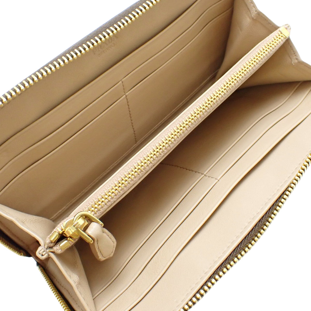 圆形拉链长款钱包,采用柔软小牛皮制成 1M0506