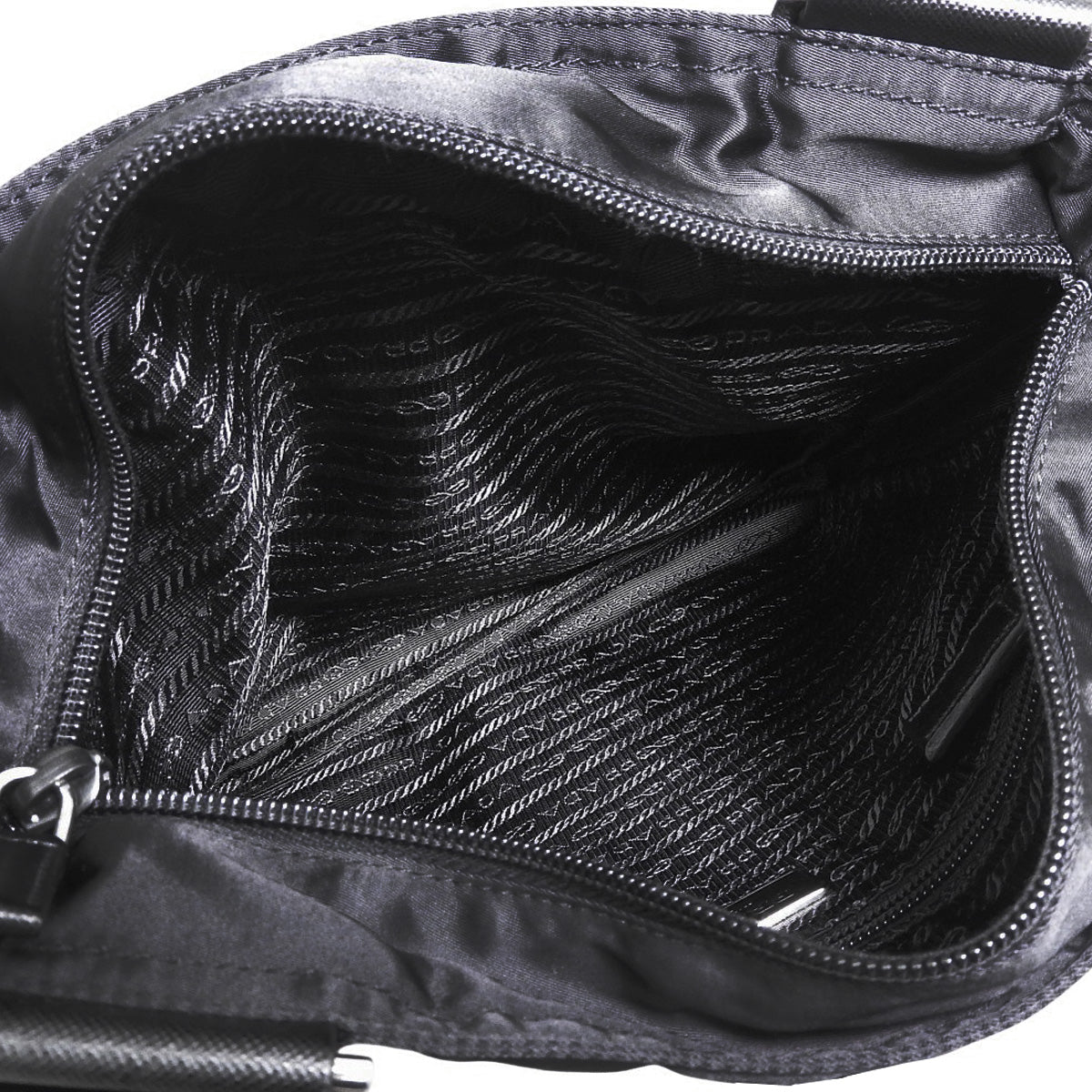 尼龙和Saffiano皮革材质的三角形logo肩背包(黑色)VA0269