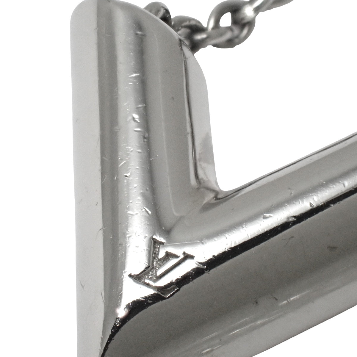 Essential V 金属项链