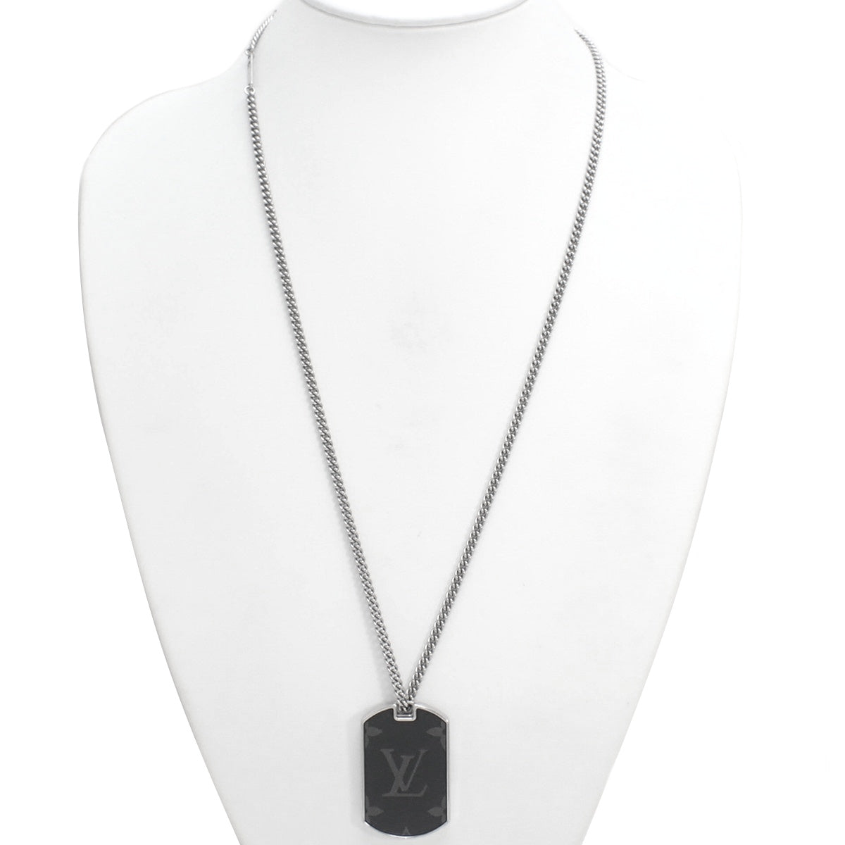 金属材质的 Collier Plaque 狗牌吊坠,字母组合图案,日蚀款