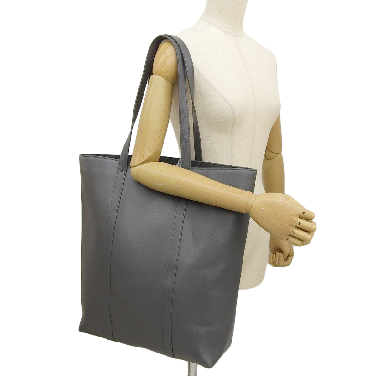 博物馆包,炭灰色小牛皮材质,货号 111703ESY.10AN