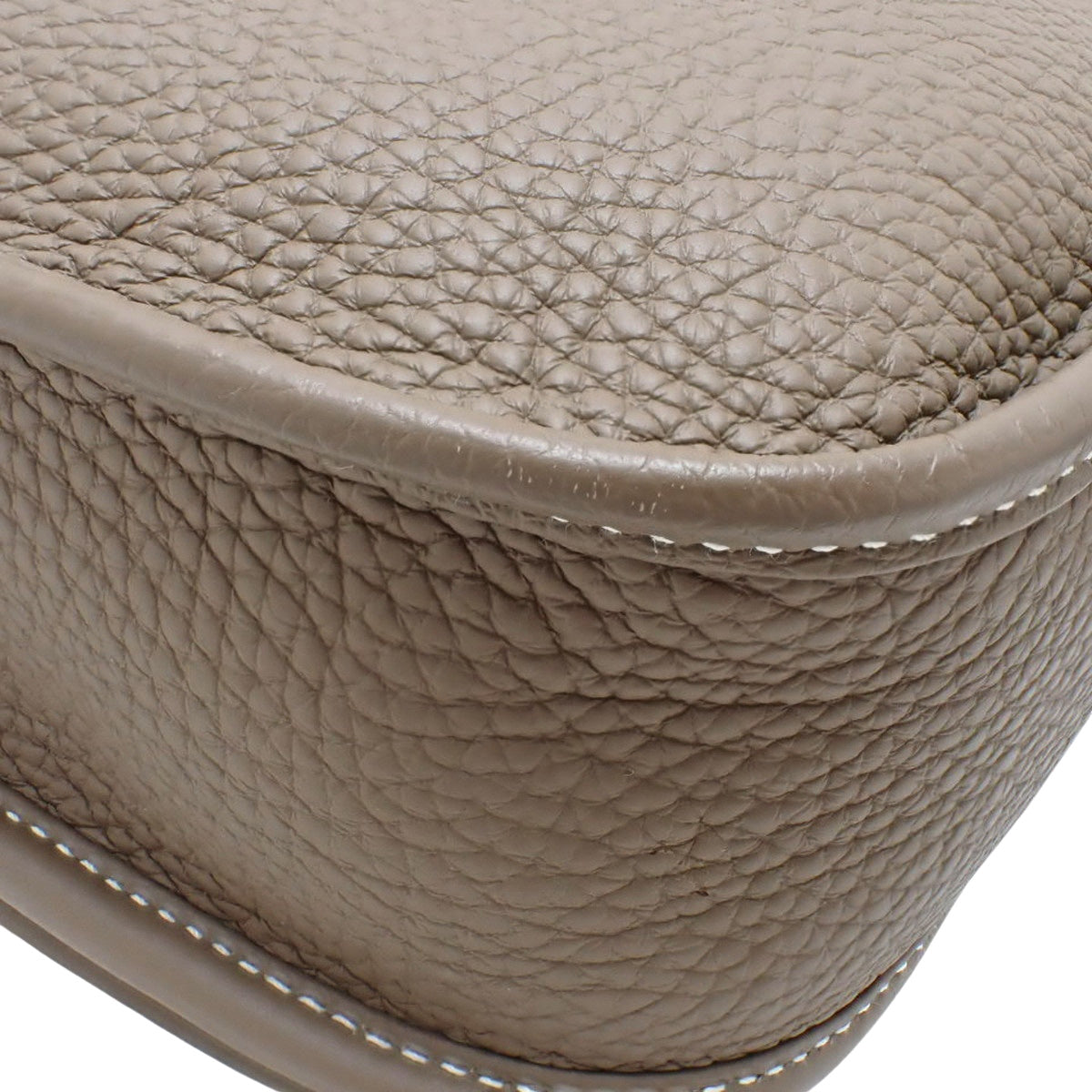 Evelyn 3PM Taurillon Clemence Etoupe/Etoupe 皮革,金色五金,Z 字印记