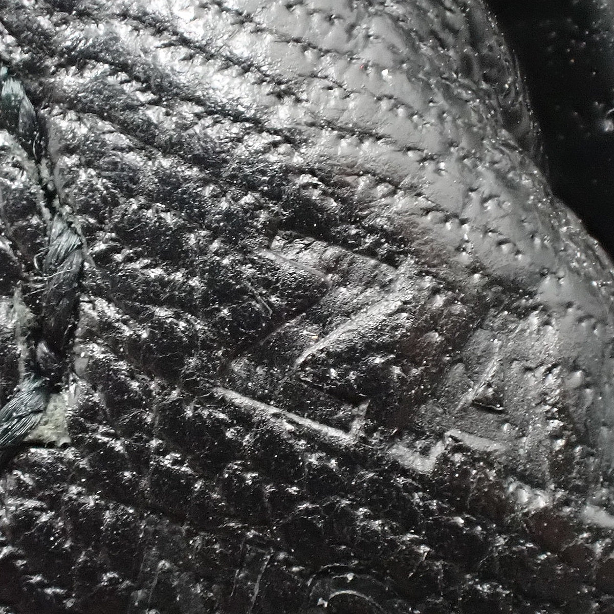 Kelly 25(内缝线)Togo 皮革,钯金配件,黑色,银色配件,Z 字印记