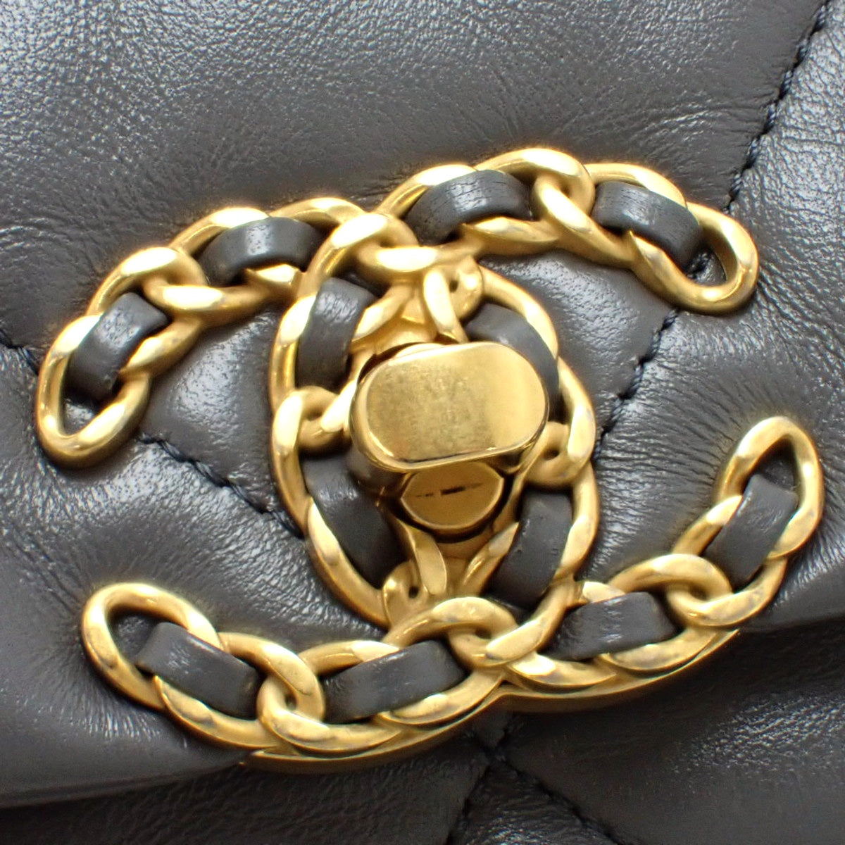 Chanel 19 Matelasse Disneuf 小羊皮灰色 AS1161