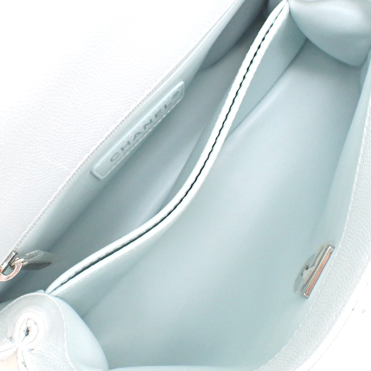 Matelasse Coco Handle XS Caviar Skin, Silver White, A92990