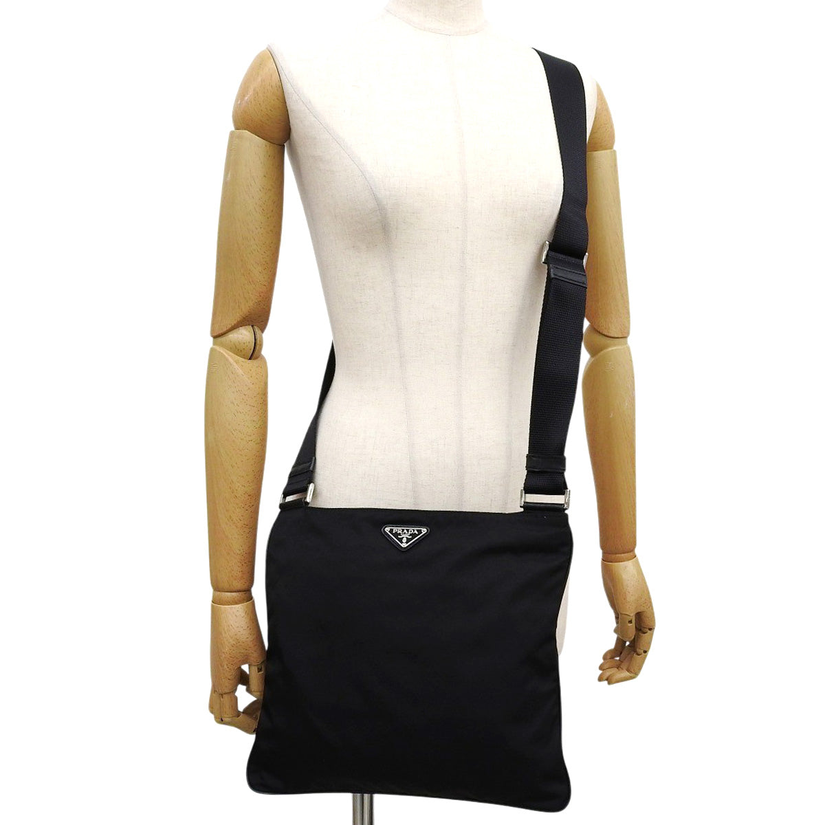 Triangle logo plate nylon shoulder bag NERO VA0053