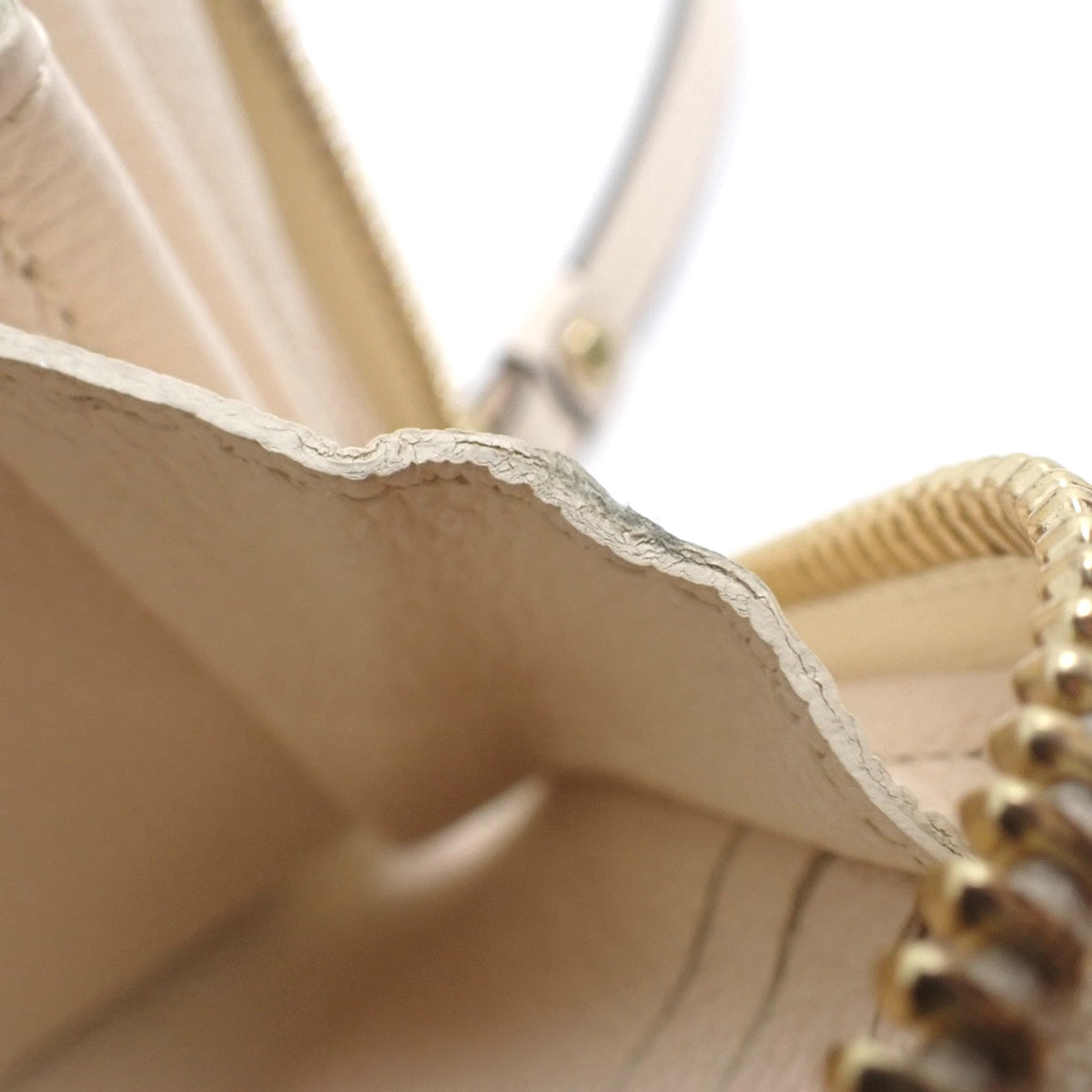 Monogram Applant Zippy 钱包,奶油藏红花色,M80402