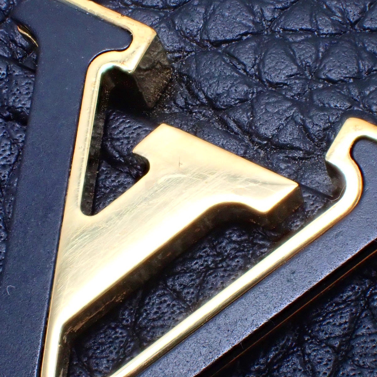 LV ヴェルティカル ウォレット トリヨンレザー ノワール M81330