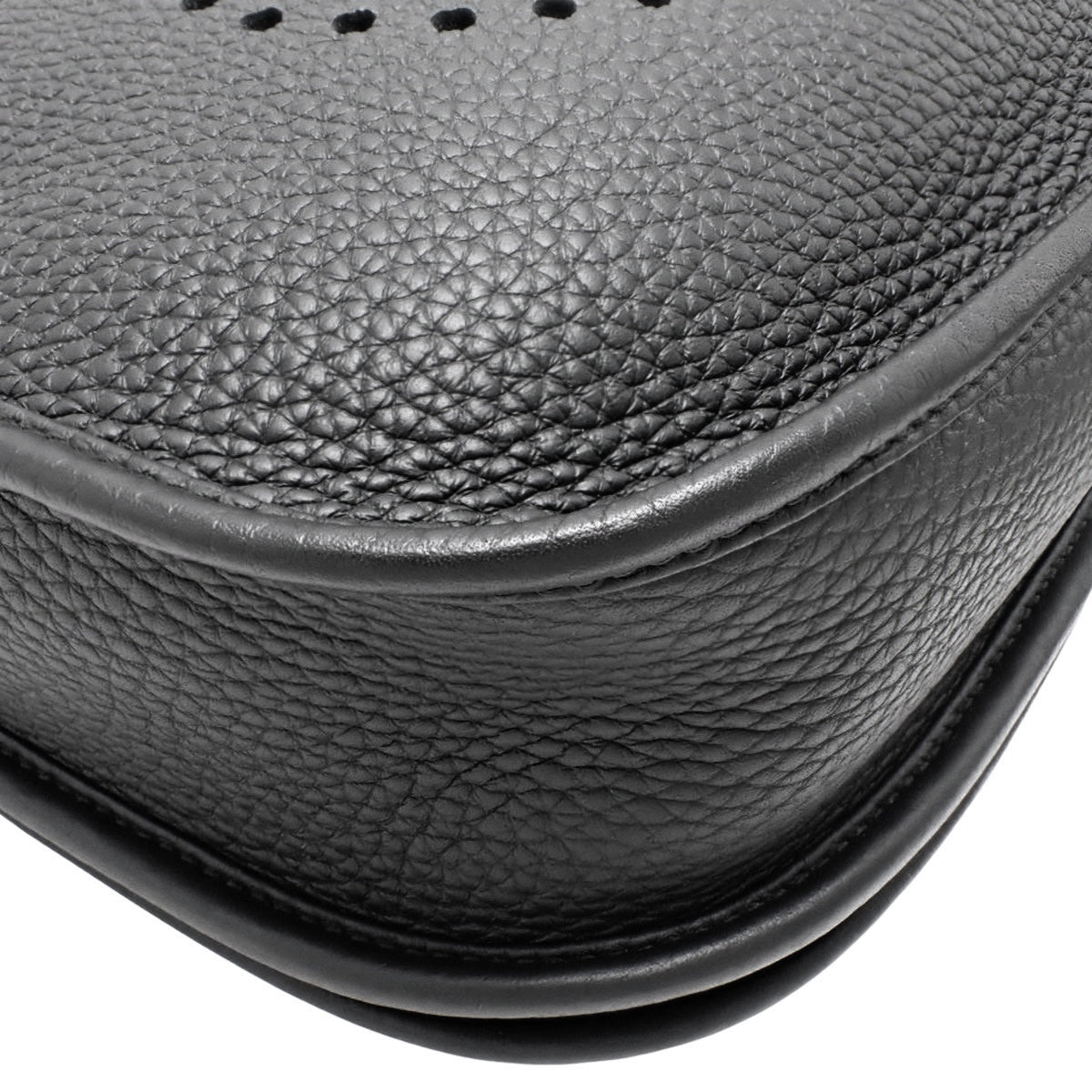 Evelyne 3PM, Triヨン Clemence leather, black, gold hardware, W stamp.