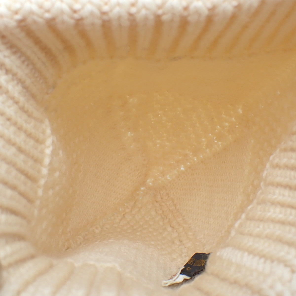 Damier knit cap in wool and ivory