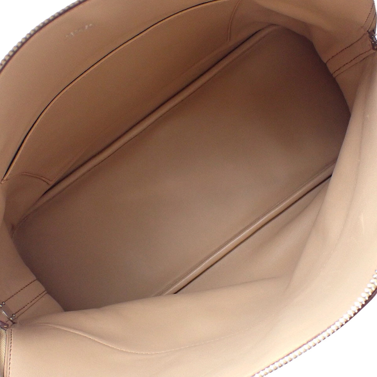 Bolide 35,采用 Taurillon Clemence 皮革,搭配钯金配件、Tabac 驼色皮革和银色配件。□L 印记。