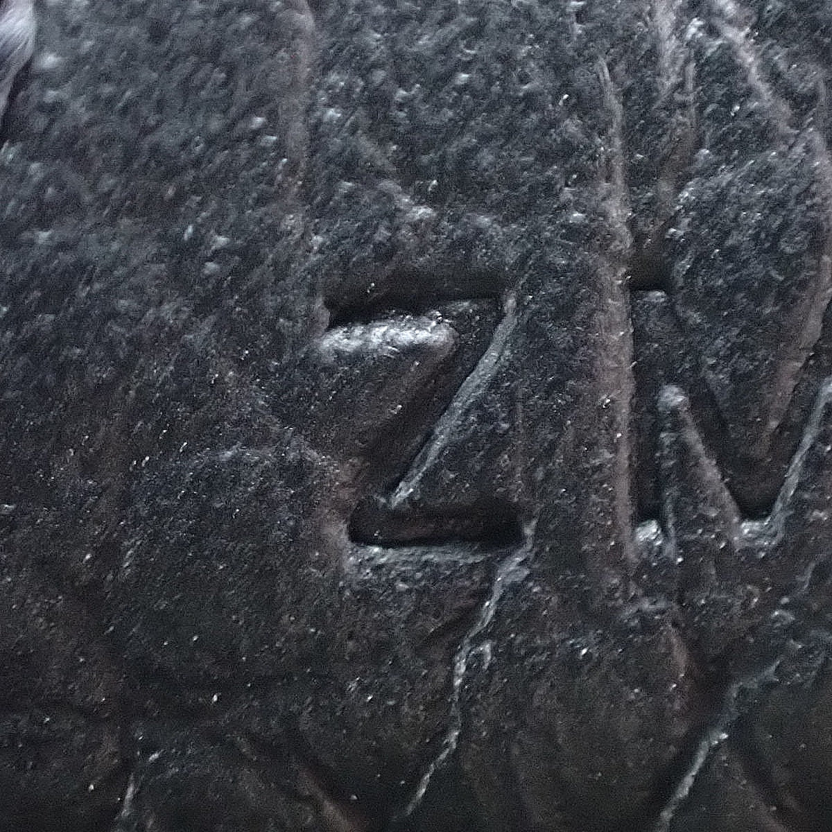 Evelyn 3GM Taurillon Clemence 黑色皮革,配金色五金件和 Z 字印记