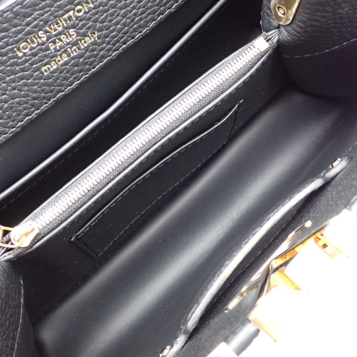 Capucines BB Taurillon 皮革 黑色 M25404