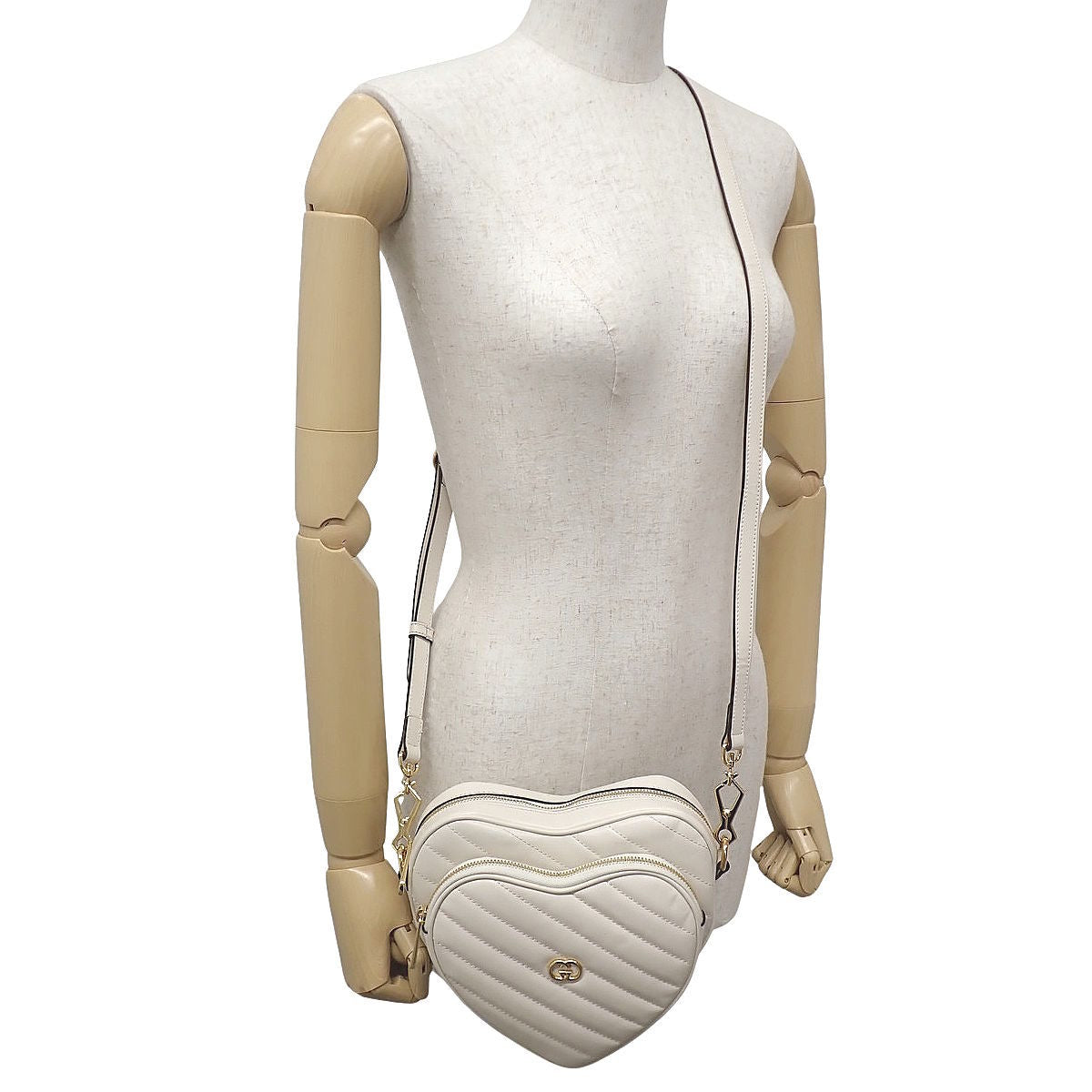 互扣式双G心形斜挎包 皮革 白色 751628