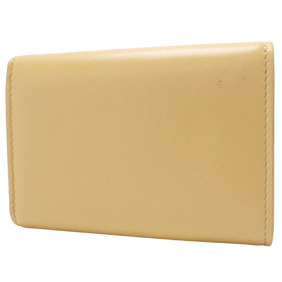 パファー アナグラム バーティカル ウォレット スモール シャイニーナパカーフ キャメル C821S33X06 三つ折り 3つ折り ミニ財布 小物