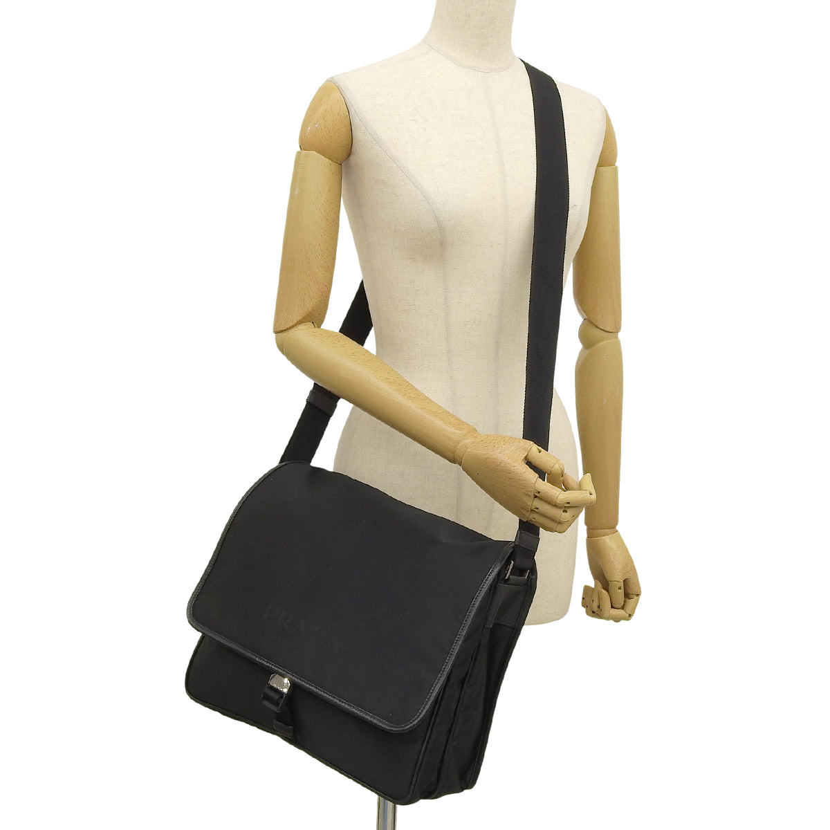 ロゴ メッセンジャーバッグ ナイロン サフィアーノレザー ブラック 2VD166
