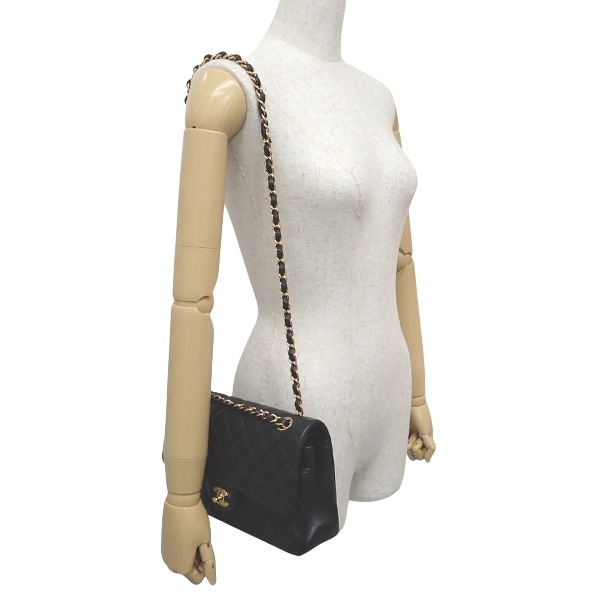 Matelasse 25 Shoulder Bag in Black Lambskin
