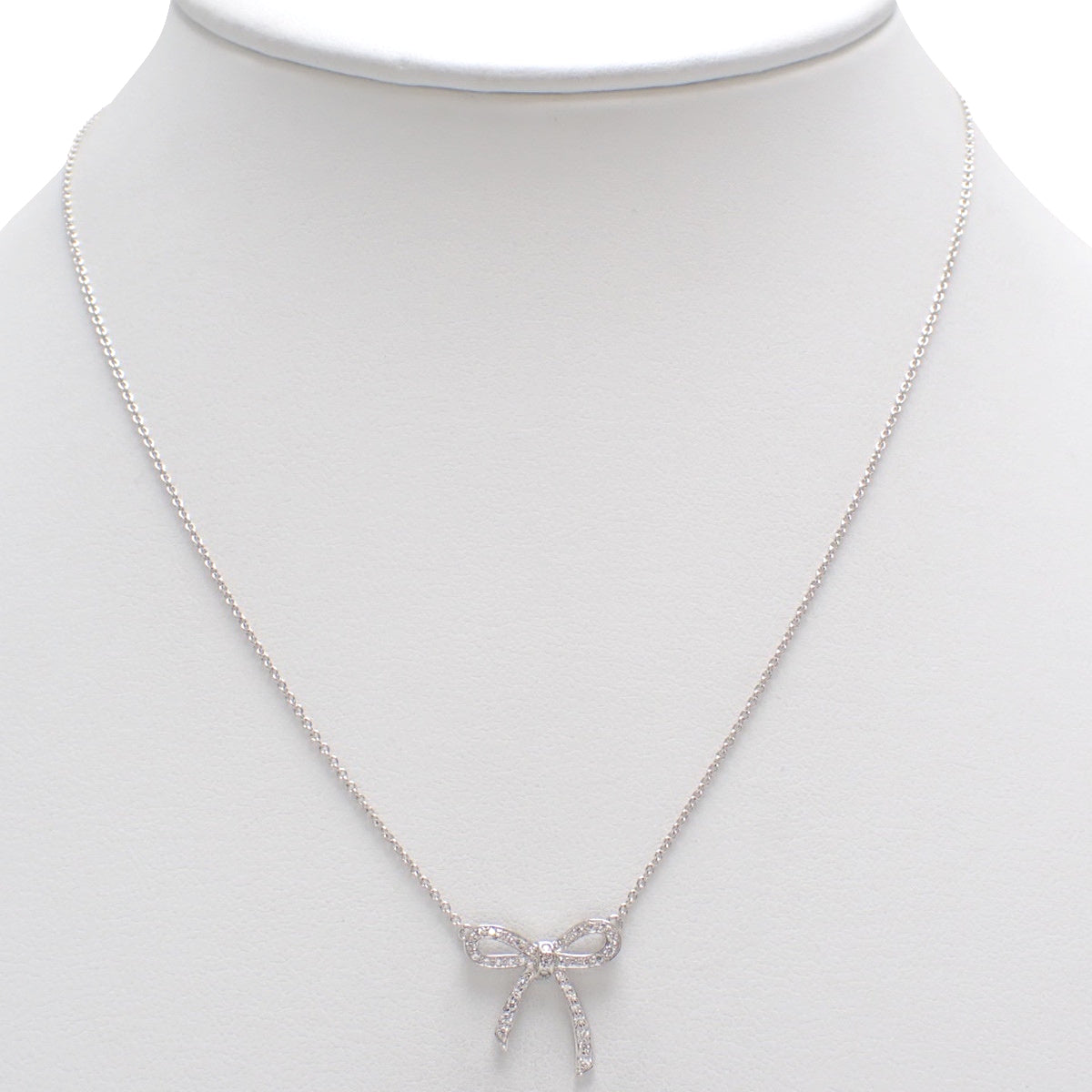 铂金(Pt950)镶钻蝴蝶结丝带图案吊坠