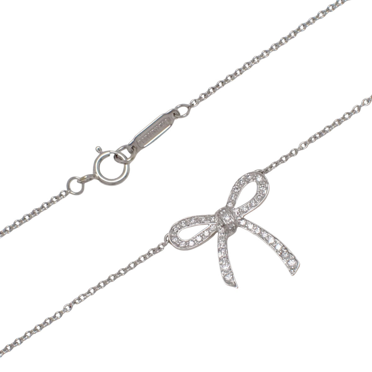 铂金(Pt950)镶钻蝴蝶结丝带图案吊坠