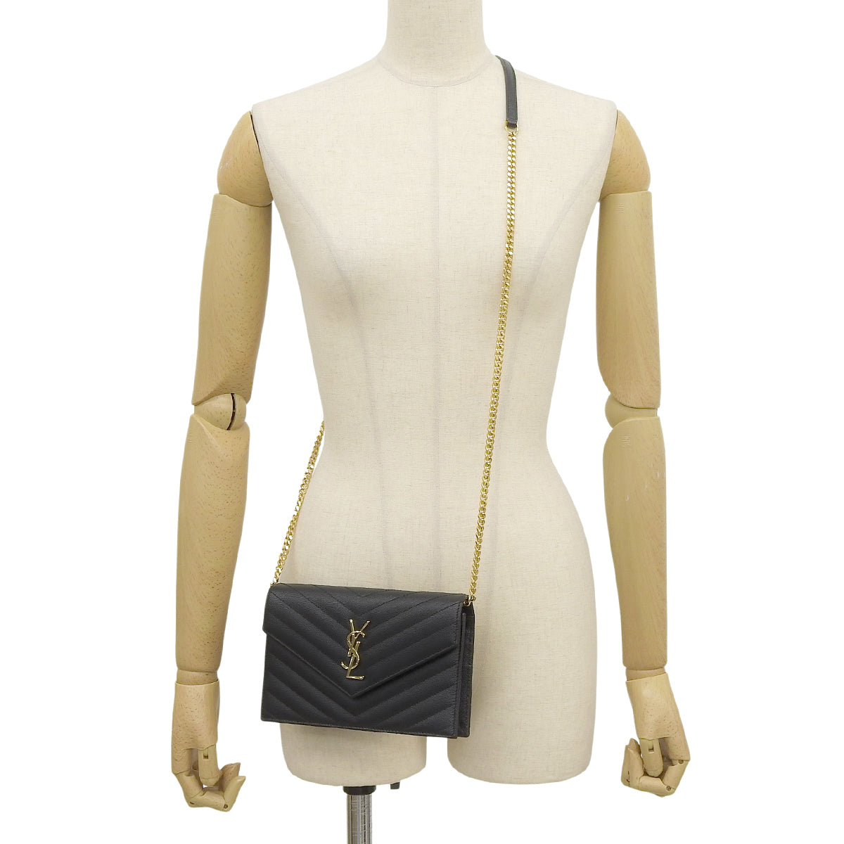 Cassandra Envelope Chain Wallet in Grain de Poudre Leather, Black, 742920