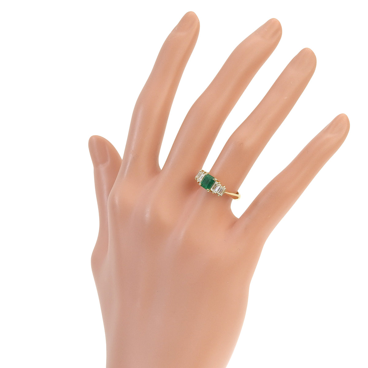 Emerald and diamond ring, E0.68/D0.54, 18K yellow gold, 3.9g