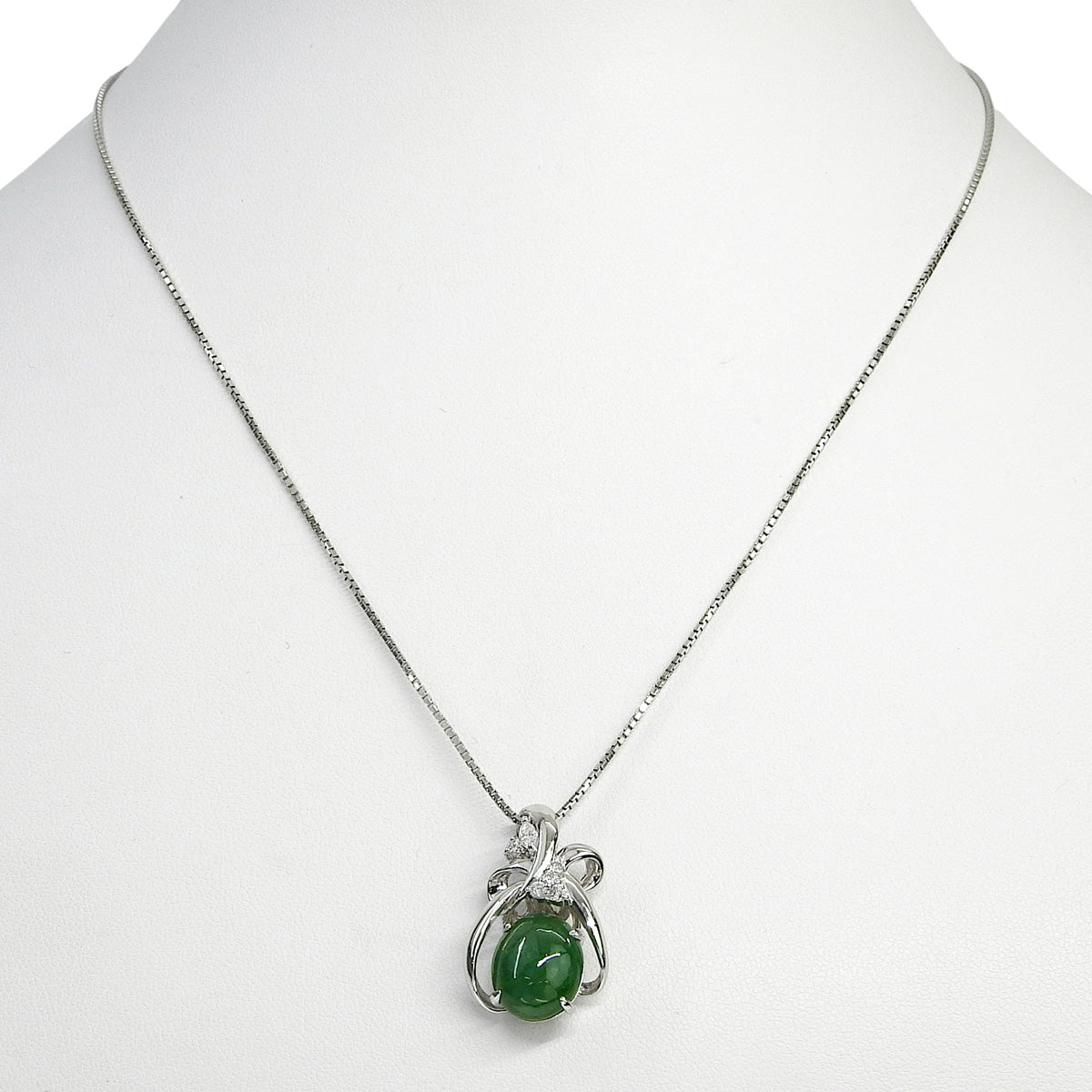 Jadeite and diamond necklace, H4.48/D0.20, platinum, Pt900, Pt850, 11.8g