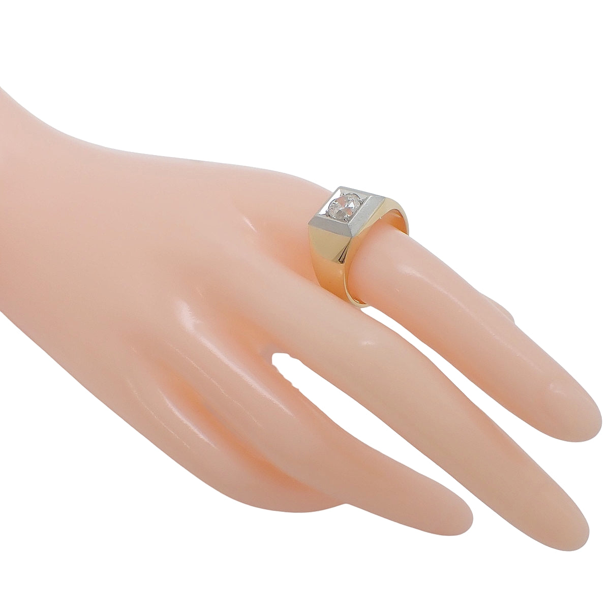 Signet ring with a single diamond, size D1.21, yellow gold (K20YG) or platinum (Pt900), 19.2g