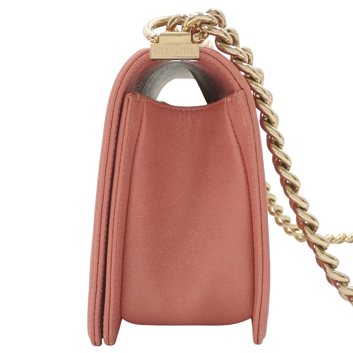 Boy Chanel 鱼子酱纹皮革 Chevron 链条肩背包,粉米色