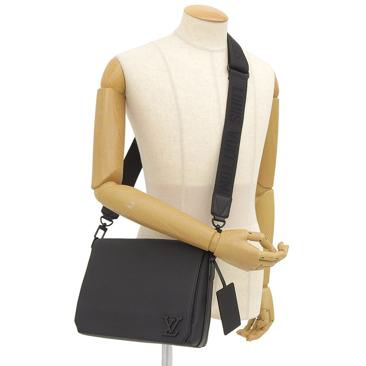 アエログラム テイクオフ・メッセンジャー グレインレザー ノワール M57080