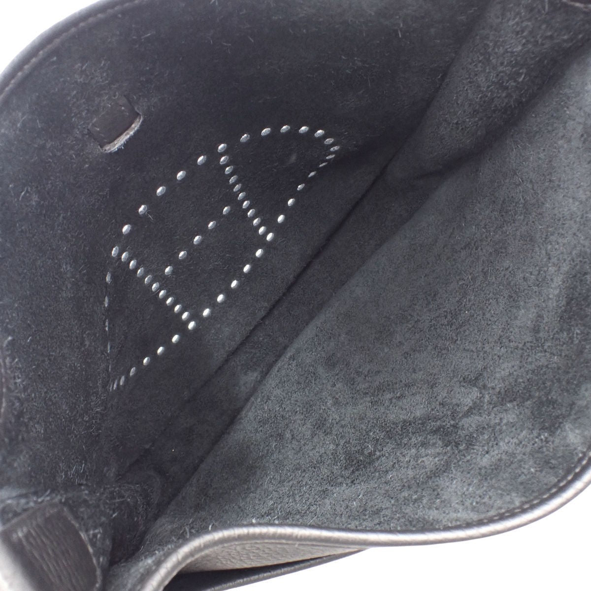 Evelyn 3 PM Taurillon Clemence leather with palladium hardware in black with W stamp