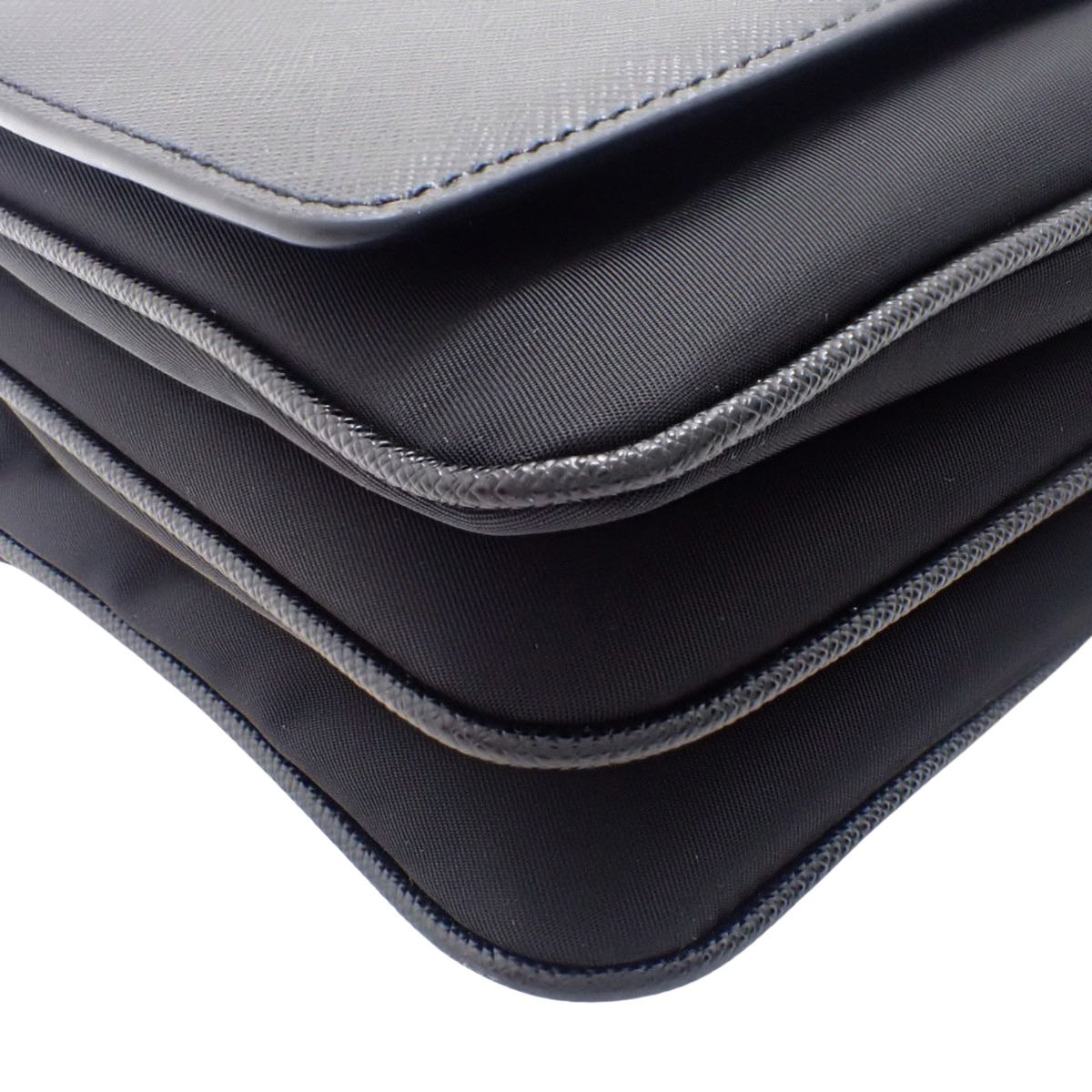 チェーンショルダーバッグ サフィアーノレザー テスート NERO