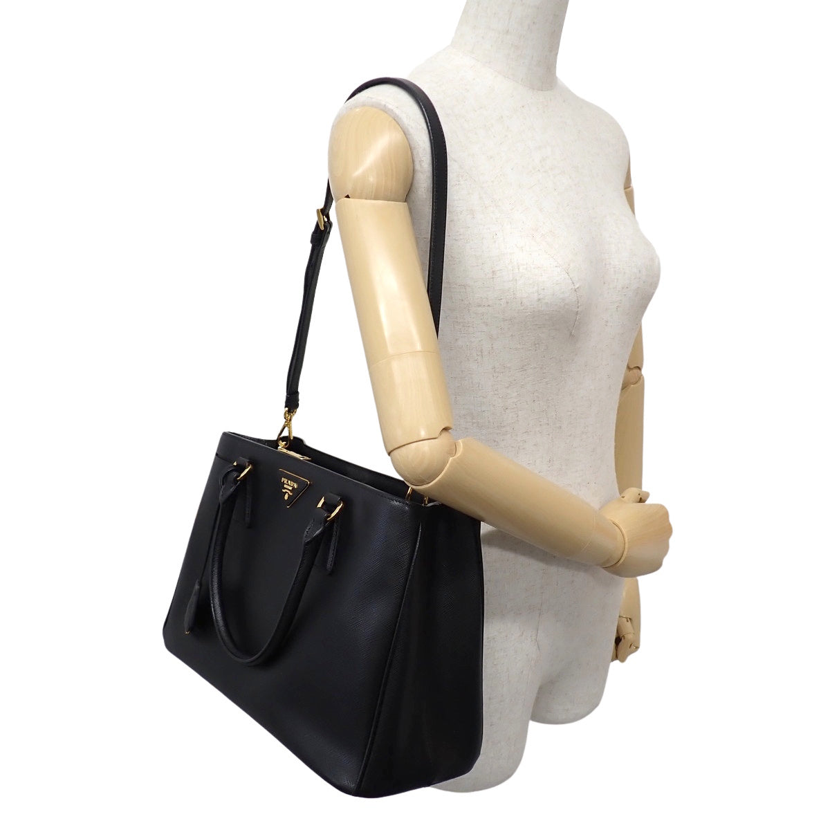 Galleria Saffiano Leather Black BN1874