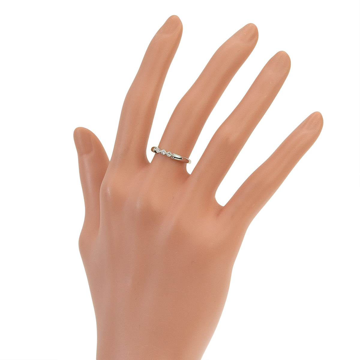 3颗钻石戒指,直径0.12克拉,铂金Pt900材质,尺寸9.5(49.5),重2.5克