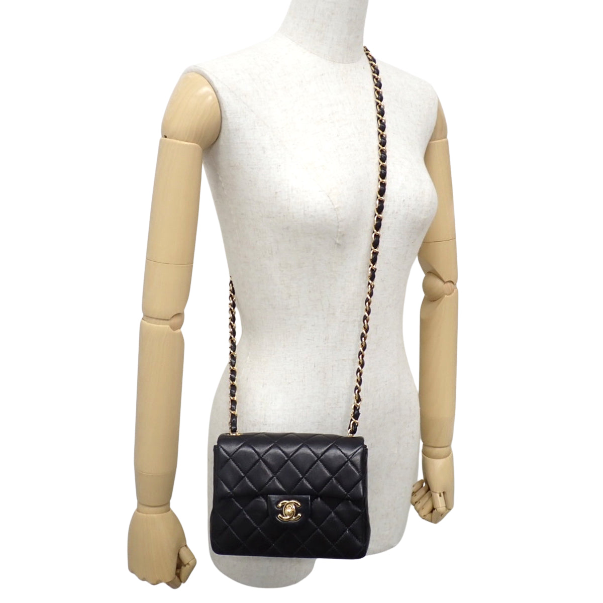 Matelasse Coco Mark Chain Shoulder Bag in Black Lambskin A01115
