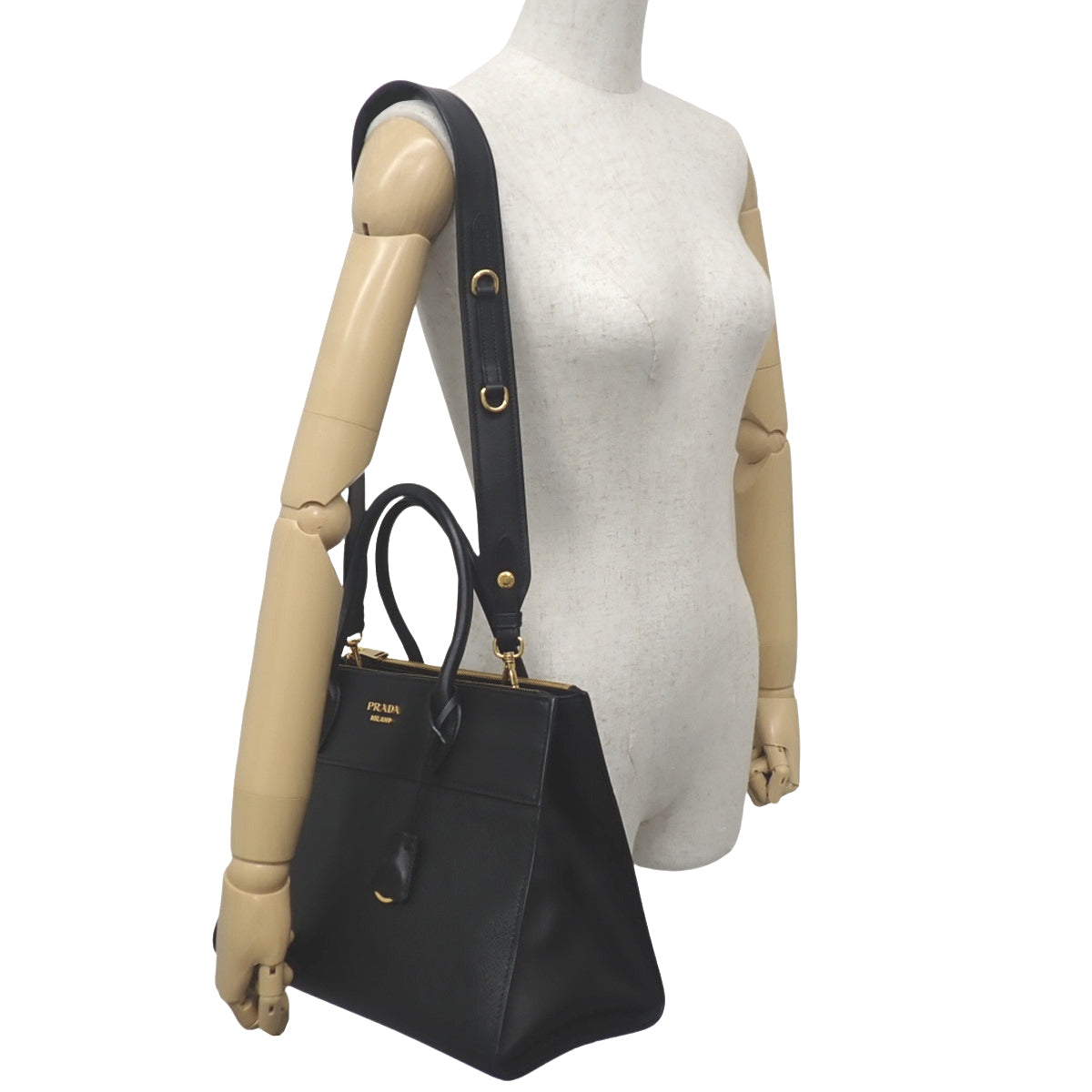 Paradigm Saffiano Leather Bag NERO 1BA130