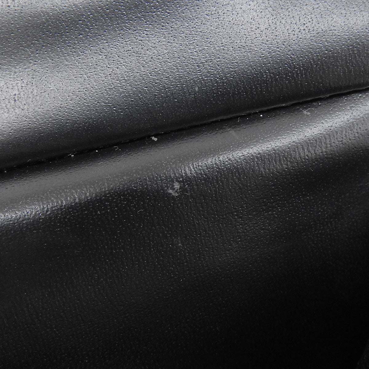 タイニーカサンドラ コインパース付きウォレット カーフ ブラック 6101931JB0E1000