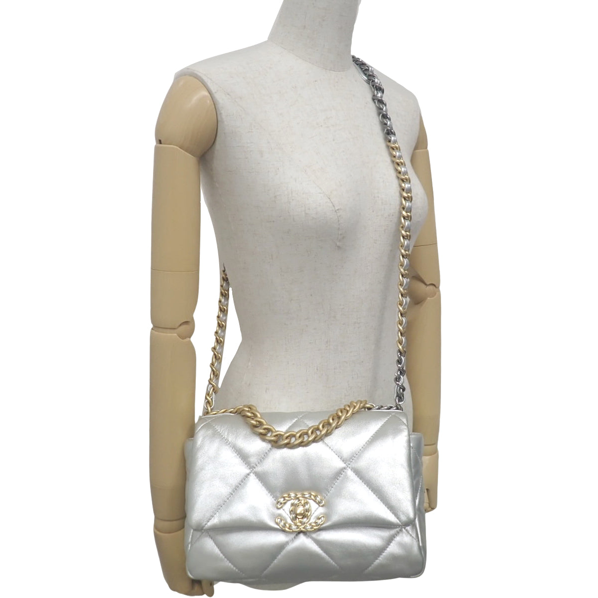 シャネル19 ココマーク チェーンショルダーバッグ ラムスキン シルバー AS1160