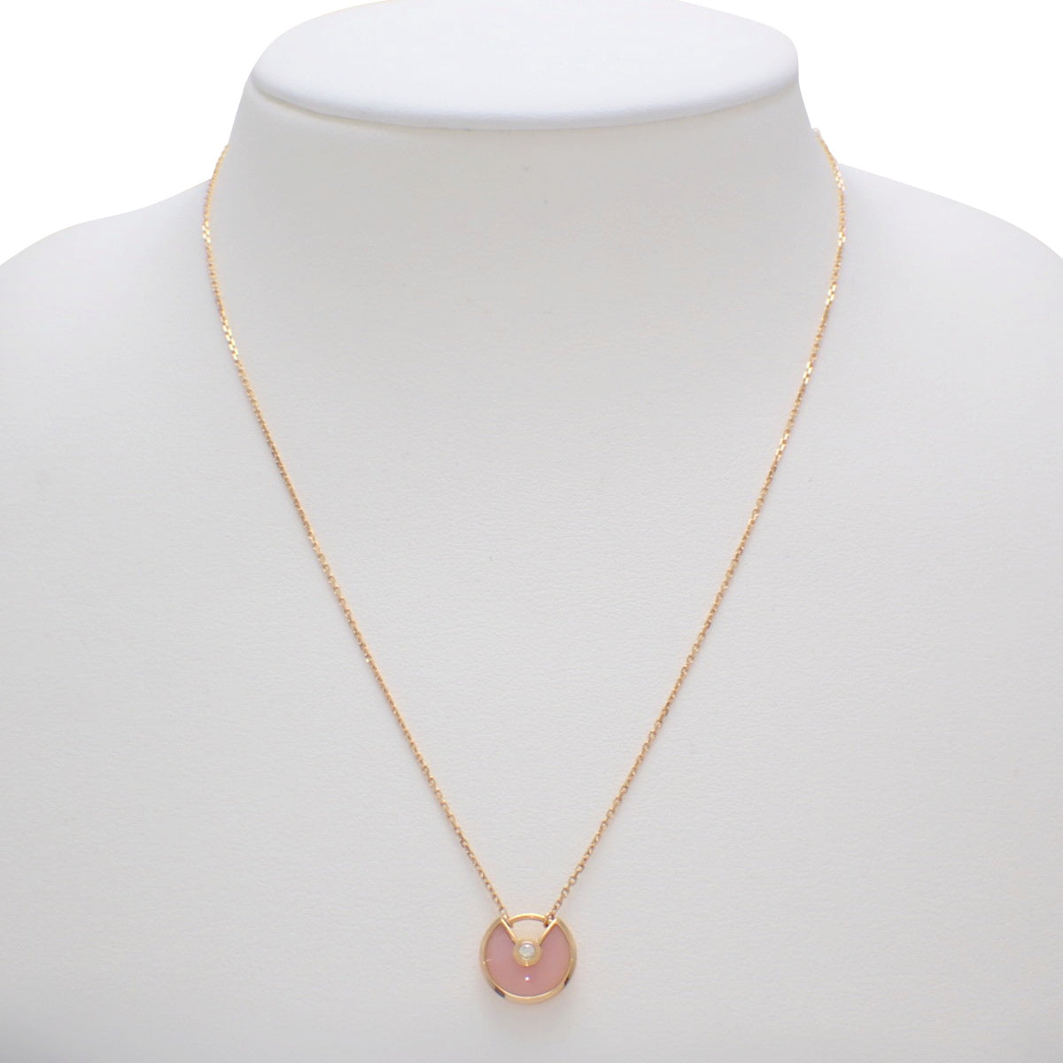 卡地亚 Amulet de Cartier 项链,粉色蛋白石和钻石,18K 白金,3.0 克